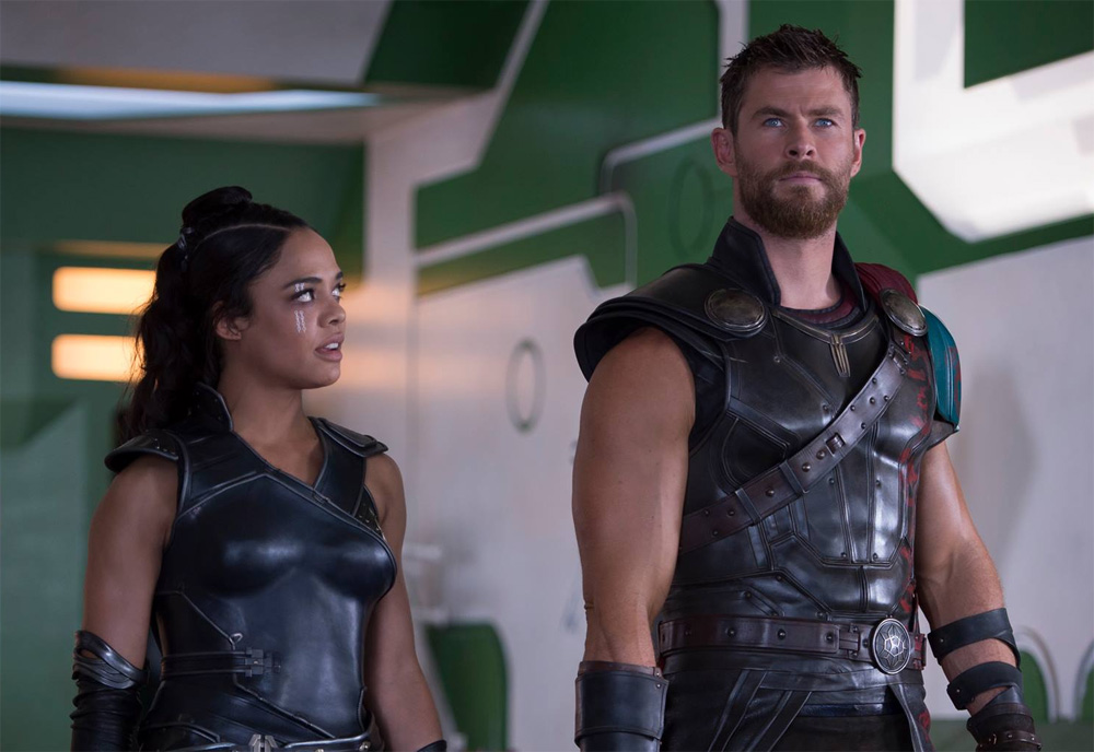 Tessa-Thompson-Chris-Hemsworth-Thor-Ragnarok